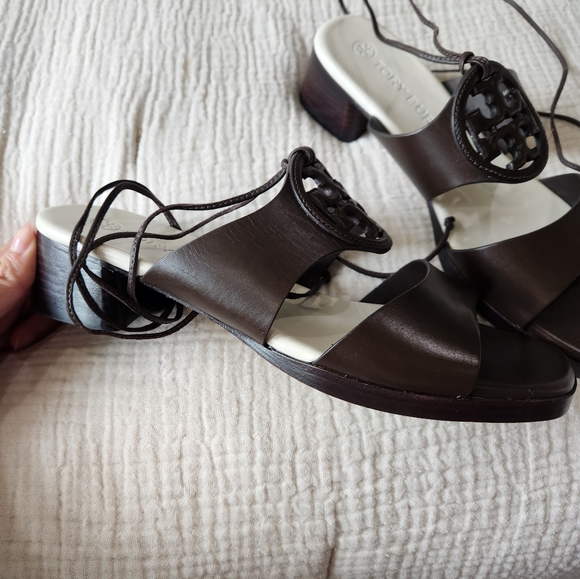 Tory Burch Bombe Miller Brown Sandal - Picture 2 of 3